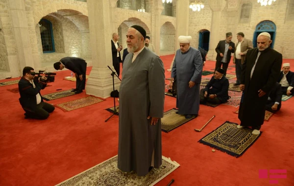 Din xadimləri Şuşada Yuxarı Gövhər Ağa məscidində namaz qılıblar - FOTO