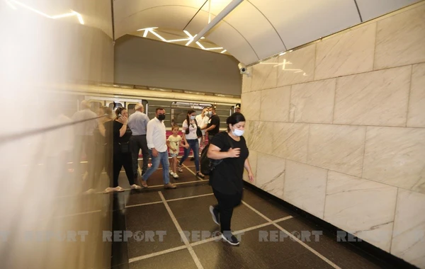 Polis Bakı metrosunda maska reydi keçirdi - FOTO
