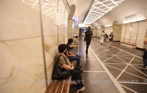 Polis Bakı metrosunda maska reydi keçirdi - FOTO