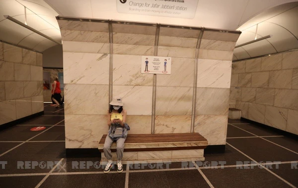 Polis Bakı metrosunda maska reydi keçirdi - FOTO