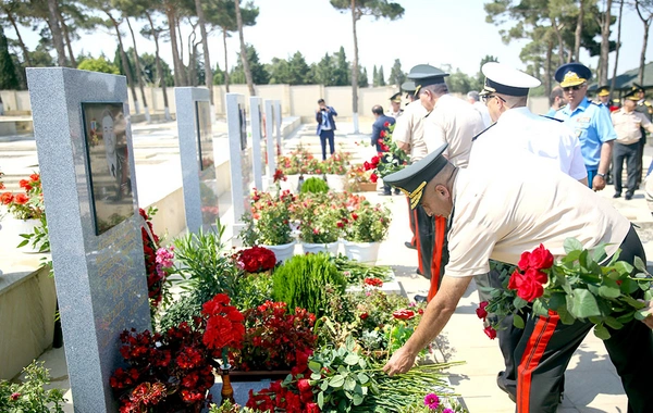 MN rəhbərliyi Tovuz döyüşlərində canlarını fəda edənləri andı - FOTO