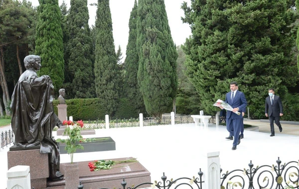 Tbilisi meri ulu öndər Heydər Əliyevin məzarını və Şəhidlər Xiyabanını ziyarət edib - FOTO