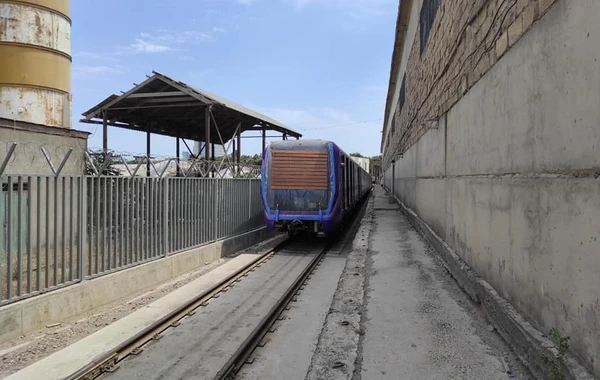 Bakıya yeni metro qatarı gətirildi - FOTO