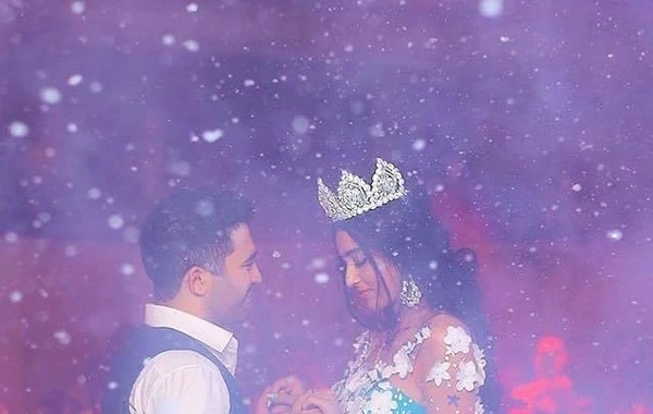 Rusiyada məşhurlaşan azərbaycanlı müğənni ata oldu - FOTO