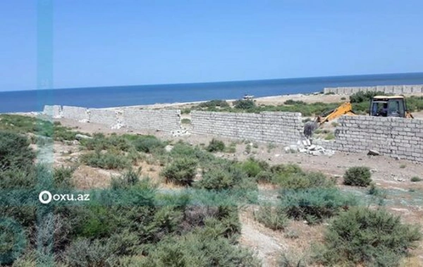 Sumqayıtda dəniz sahilinin hasarlanan hissəsi söküldü - YENİLƏNİB - RƏSMİ - FOTO