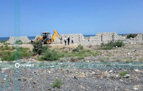 Sumqayıtda dəniz sahilinin hasarlanan hissəsi söküldü - YENİLƏNİB - RƏSMİ - FOTO