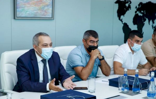 Vətən müharibəsi iştirakçıları olan jurnalistlər nazirlə görüşdü - FOTO