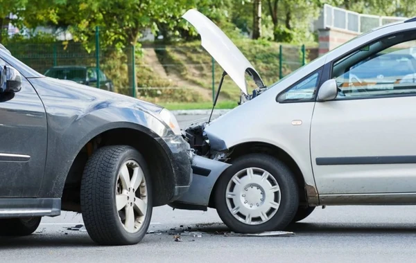 Bakıda yol qəzası, 1 yaşlı körpə ağır yaralandı