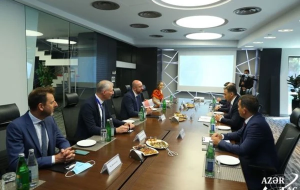 Şarl Mişel “Azərkosmos”un Əsas Yerüstü Peyk İdarəetmə Mərkəzində olub - FOTO