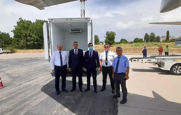Azərbaycan Tacikistana 40 min doza vaksin göndərib - FOTO