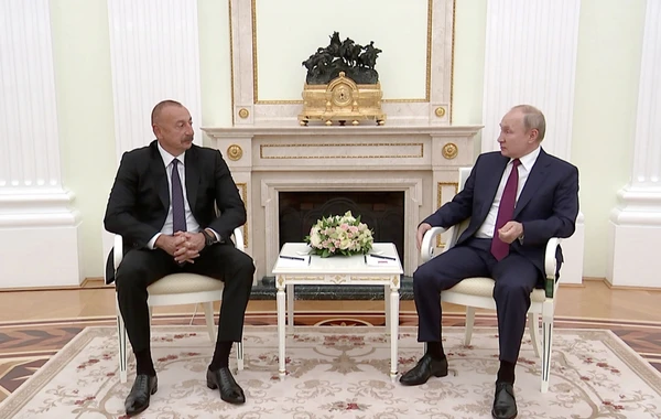 İlham Əliyev Rusiyaya gedib, Vladimir Putinlə görüşüb - YENİLƏNİB - VİDEO