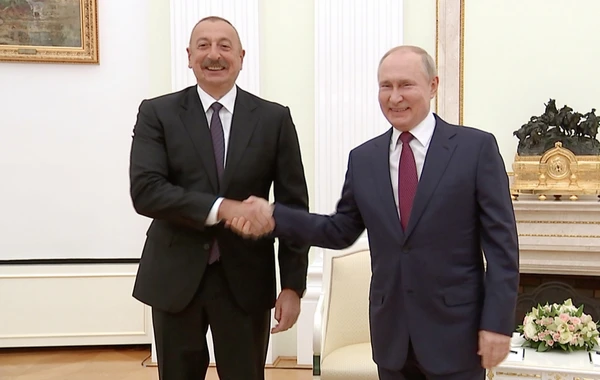 İlham Əliyev Rusiyaya gedib, Vladimir Putinlə görüşüb - YENİLƏNİB - VİDEO
