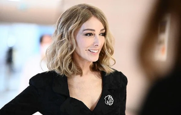 56 yaşlı aktrisanın bu fotoları müzakirələrə səbəb oldu - FOTO
