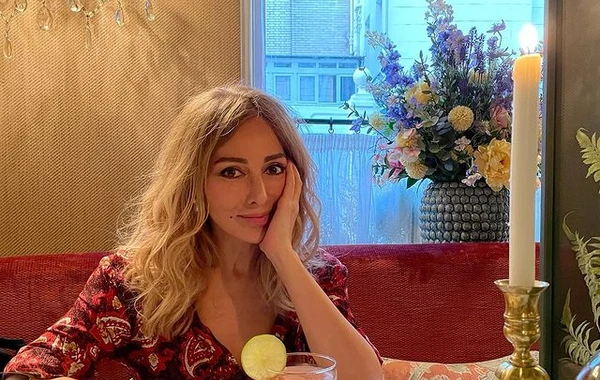 56 yaşlı aktrisanın bu fotoları müzakirələrə səbəb oldu - FOTO