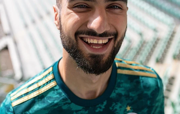 Mahir Emreli "Legiya"nın yeni formalarını təqdim etdi - FOTO