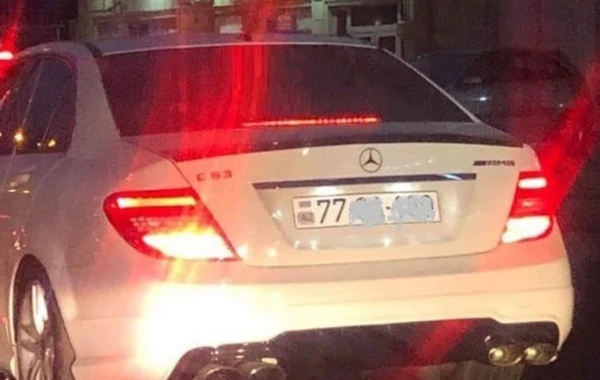 “Zerkalni” nömrə sevənlərin NƏZƏRİNƏ: Bakıya yeni avtomobil seriyası verildi - FOTO