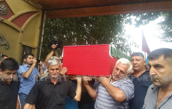 Snayperlə vurulan şəhid Fərman Yaqublu dəfn edildi - YENİLƏNİB - FOTO