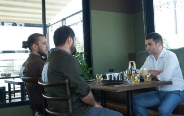 KOBİA rəhbəri kafedə - FOTO