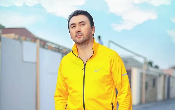 Aqşin Fateh: “Müğənni adı altında kabinetlərdə, qucaqdan-qucağa...”