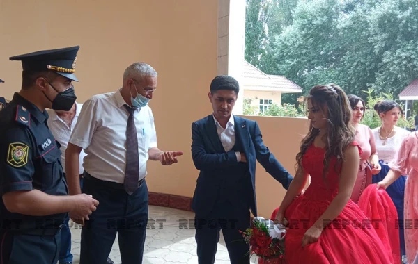 В Азербайджане жениха и невесту не пустили на свадьбу из-за отсутствия COVID-паспортов - ФОТО