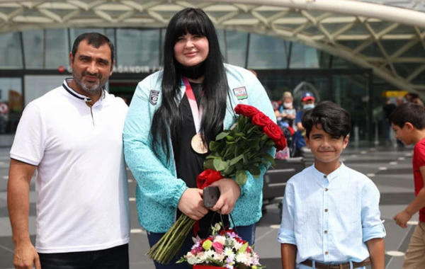 İdmançımız İrina Kindzerska Bakıya qayıdıb - FOTO