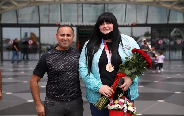 İdmançımız İrina Kindzerska Bakıya qayıdıb - FOTO
