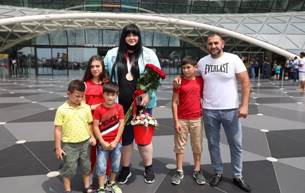İdmançımız İrina Kindzerska Bakıya qayıdıb - FOTO