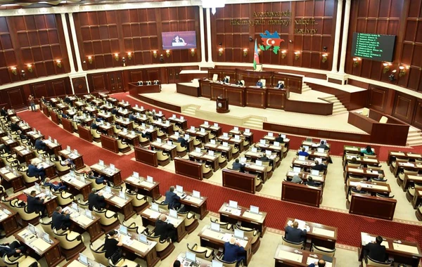 Milli Məclis bu gün Eldəniz Səlimovun deputat toxunulmazlığına xitam verilməsi barədə təqdimata baxacaq