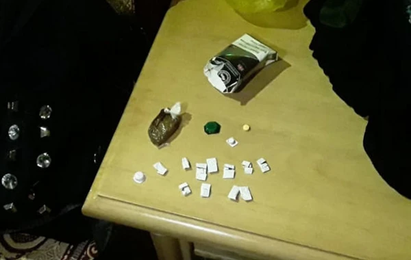 Супружеская пара, устроившая наркопритон в своем доме, арестована вместе со своими клиентами - ФОТО