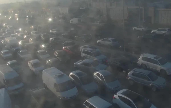 Bu prospektdə qəza oldu, yolda tıxac yarandı - FOTO