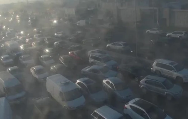Тяжелая авария в Баку стала причиной затора - ФОТО