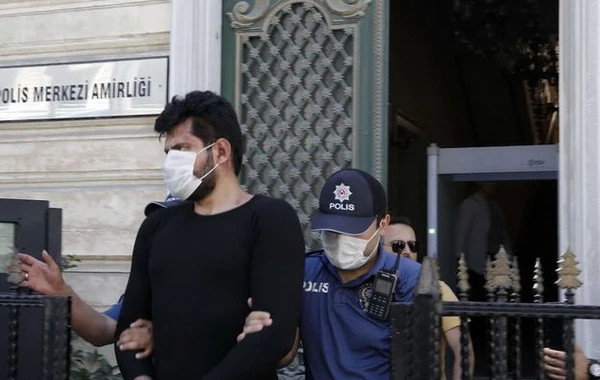 Türkiyəli aktrisa: “Xahiş edirəm, əllərimi qandallamayın” - VİDEO