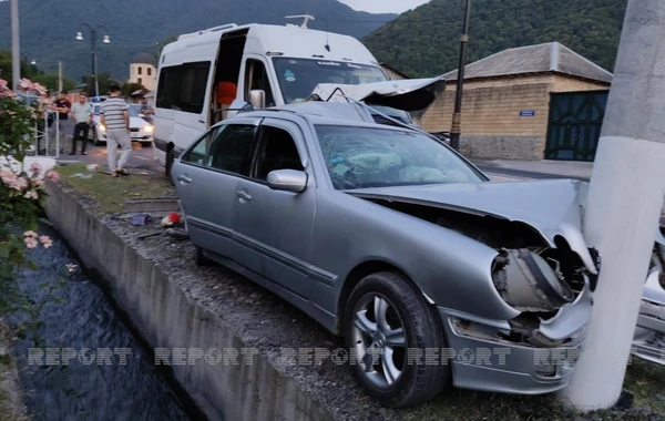 Qaxda mikroavtobus qəzaya uğradı, 5 nəfər xəsarət aldı - FOTO