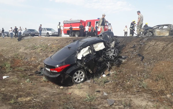 Kürdəmirdə 3 “Hyundai” toqquşub - 6 nəfər xəsarət alıb - FOTO
