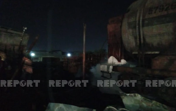 Bakıda "Taxta bazarı"nda yanğın baş verib - FOTO