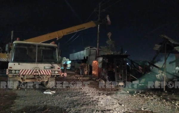 Bakıda "Taxta bazarı"nda yanğın baş verib - FOTO
