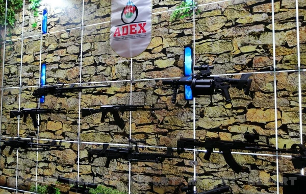 Türkiyədə beynəlxalq sərgidə nümayiş olunan Azərbaycan silahları - FOTO