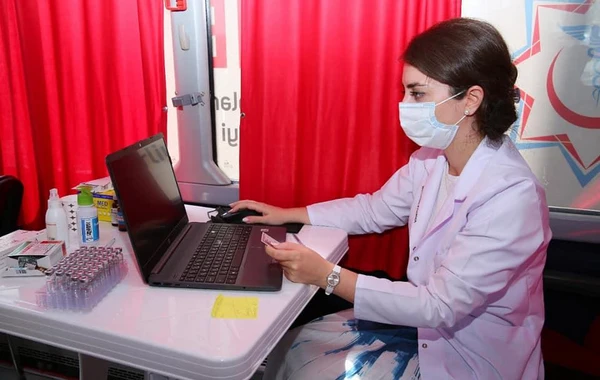 TƏBİB səyyar avtobuslarda peyvəndlənməyə start verdi - FOTO