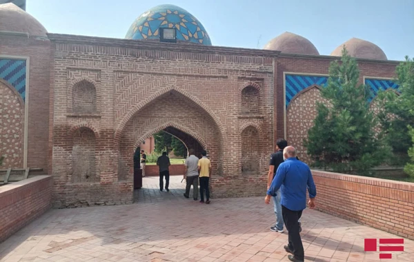 Gəncənin İcra başçısı Aşura günü "İmamzadə"yə gedib - FOTO