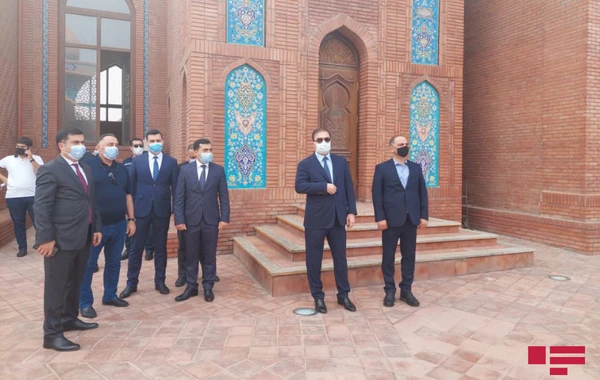 Gəncənin İcra başçısı Aşura günü "İmamzadə"yə gedib - FOTO