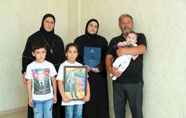 Vətən müharibəsi şəhidlərinin ailələrinə və müharibə əlillərinə evlər təqdim edildi - FOTO