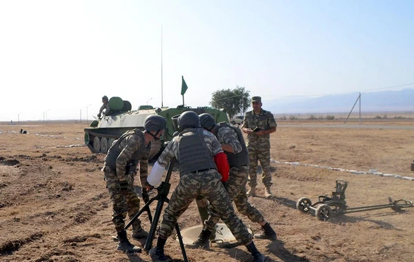 Азербайджанские военнослужащие ведут подготовку к конкурсу "Мастера артиллерийского огня" - ФОТО