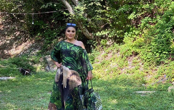 Təranənin geyimi bəyənilmədi: "Toy paltarında dağda gəzmək yeni dəbdir" - FOTO