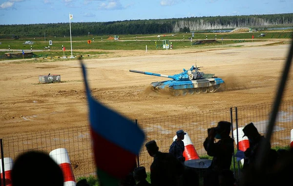 Азербайджанские военные приступили к первому заезду в конкурсе "Танковый биатлон" - ФОТО