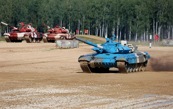Азербайджанские военные приступили к первому заезду в конкурсе "Танковый биатлон" - ФОТО