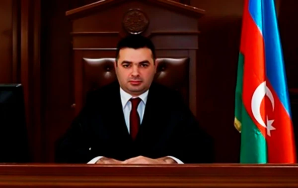 Valideynləri qızlarını öldürən hakimin bağışlanmasını istəyiblər