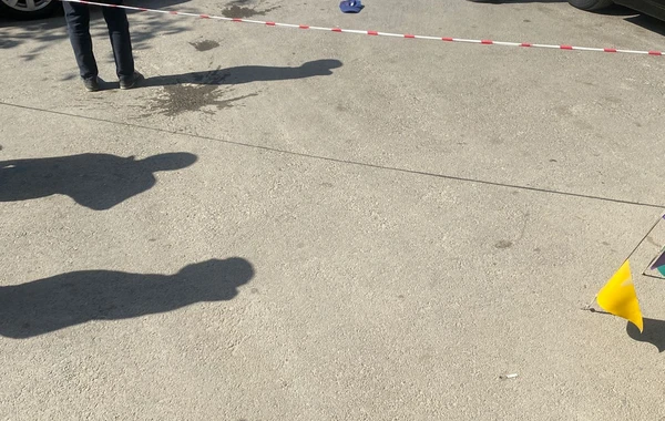 Bakıda mağaza sahibinin oğlu özünü binadan atdı - FOTO