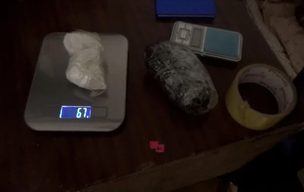 Xaricdə yaşayan narkotacirə Bakıda narkokuryerlik edən 3 nəfər saxlanılıb - VİDEO