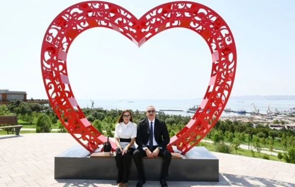 İlham Əliyev və Mehriban Əliyeva “Gənclik” parkının açılışında iştirak ediblər - YENİLƏNİB - FOTO