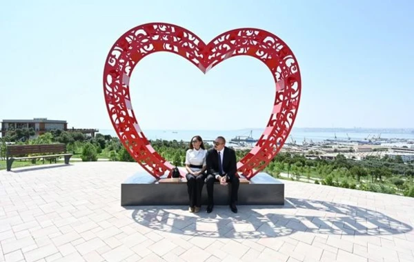 İlham Əliyev və Mehriban Əliyeva “Gənclik” parkının açılışında iştirak ediblər - YENİLƏNİB - FOTO
